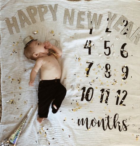 New Year Baby Photoshoot 2024, New Years Monthly Baby Picture, New Years Milestone Picture, Milestone Blanket Picture Ideas, New Year Milestone Baby Picture, Happy New Year Baby Photoshoot, First New Years Baby Pictures, Baby New Years Photoshoot, New Year Baby Photoshoot Ideas