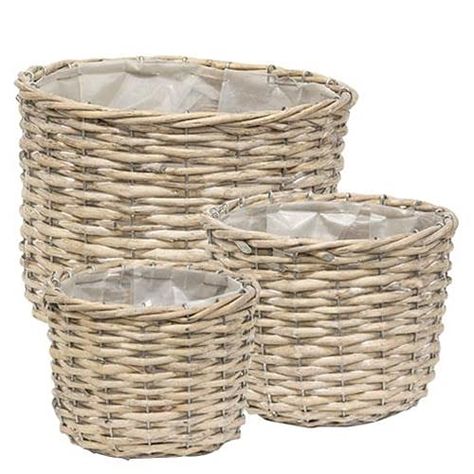 PRICES MAY VARY. Stylize your farmhouse for spring with the Greywashed Willow Planter Baskets, 3/Set. These wicker style planter baskets have a simple grey-washed finish and convenient plastic liners for live florals and plants. The baskets feature three different sizes and look great on covered porches, mantels, or tabletops. Fill with your favorite seasonal florals or plants for a beautiful spring look. Baskets measure 4.5” high by 6” in diameter, 6” high by 8” in diameter, and 7.25” high by 1 Pip Berry Garland, Farmhouse Patio, Porch Planters, Fox Decor, Berry Garland, Decorative Planters, Galvanized Metal, Basket Sets, Knick Knacks