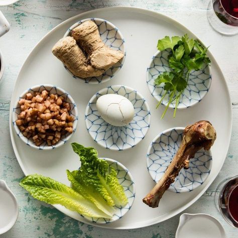 How to Have Your Seder Plate and Eat It, Too Passover Recipes Seder, Passover Traditions, Passover Table Setting, Passover Seder Table, Passover Dinner, Seder Meal, Pesach Seder, Seder Table, Passover Seder Plate