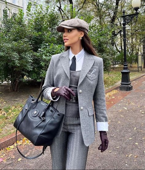 Blazers SALE🔥 @MONTTERINI ❤️‍🔥End Of Season Sale Up To -50% Off SHOP 👉 🔗 MONTTERINI. COM ✅ Sizes XS-3XL Free shipping worldwide & All taxes included🔥 👉SHOP @montterini Gloves Outfit Classy, Preppy Chic Outfits, Stylish Business Outfits, Women In Tie, Instagram Autumn, Woman Suit Fashion, Streetwear Fashion Women, Elegantes Outfit