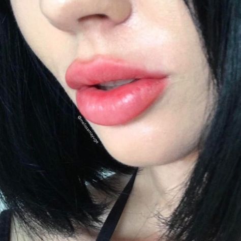 Cosmetic Lip Tattoo, Permanent Makeup Artist, Lip Blushing, Kylie Jenner Lips, Lips Photo, Mode Ulzzang, Lip Blush, Permanent Cosmetics, Cosmetic Tattoo