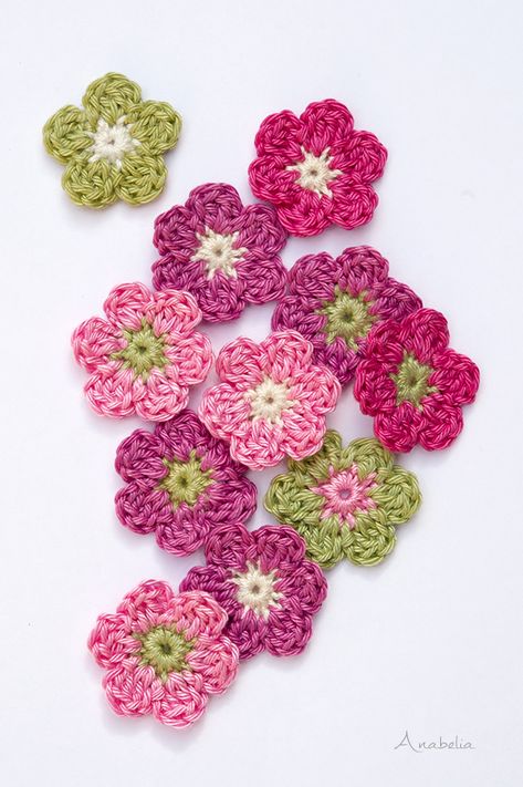 12 Crochet Flowers, free patterns Coasters Ideas, Crochet Flower Motif, Flat Flowers, Crochet Flower Scarf, Crochet Granny Square Tutorial, Crochet Flats, Crochet Flowers Free Pattern, Crochet Coaster, Diy Coasters