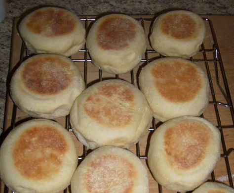 Bread machine English Muffins - I make these frequently, and they are as good or better as store-bought (complete with nooks and crannies!) Bread Maker English Muffin Bread, English Muffins Bread Machine, Lunchbox Inspiration, English Muffin Bread, Bread Maker Recipes, Nooks And Crannies, Muffin Bread, English Muffins, Bread Bun