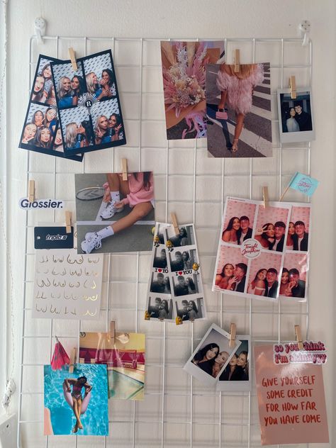 Grid Decor Ideas, Grid Board Ideas, Photo Grid Ideas, Wall Grid Ideas, Polaroid Room, Grid Board, Grid Ideas, Picture Room Decor, Room Organization Bedroom