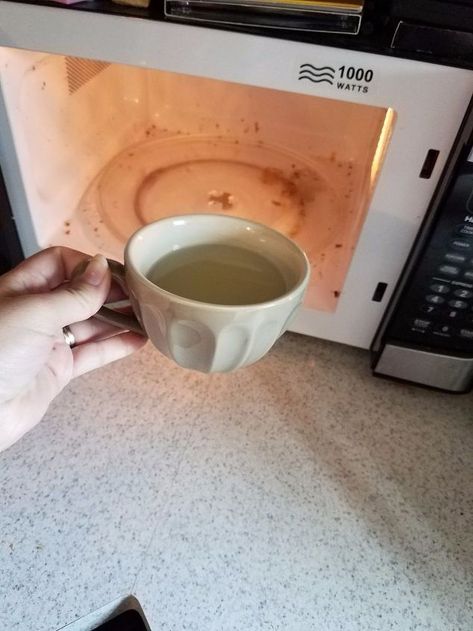 Clean Microwave Vinegar, Clean A Microwave, Microwave Cleaning, Microwave Cleaning Hack, Microwave Cleaner, Lemon Cleaning, Lemon Vinegar, Lemon Sponge, Adulting 101