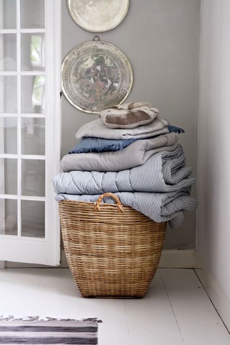 Large Laundry Basket, Market Baskets, Wicker Basket, Wicker Laundry Basket, White Style, Wicker Baskets, Vintage Furniture, Provence, Home Accessories