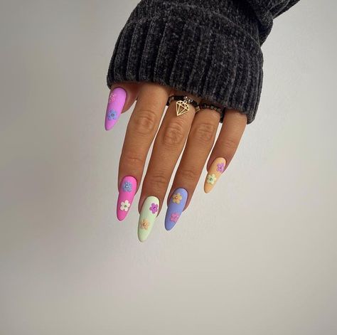 Summer Nails Ideas - 25+ Looks Calling This Season - Emerlyn Closet Rave Nails, Fresh Manicure, Pastel Nails Designs, Bright Nails, Spring Nail Art, Colorful Nail Designs, Nagel Inspo, Pastel Nails, Spring Nail