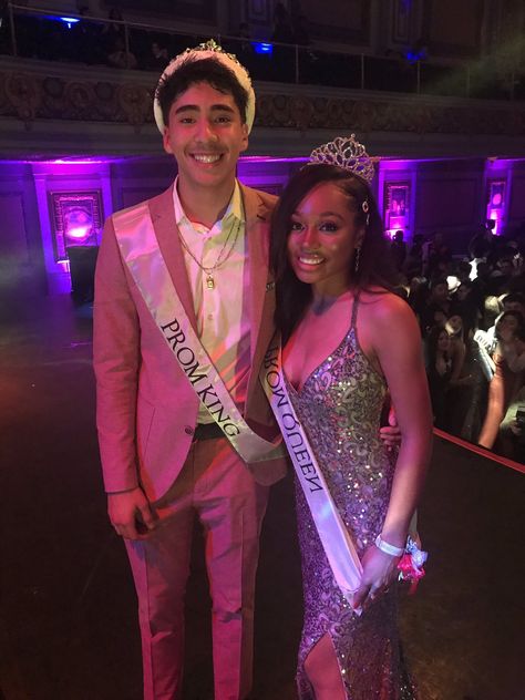 Prom King And Queen Crowns, Prom King And Queen Aesthetic, Prom King And Queen Costume, Prom Decoration Ideas High Schools, High School Prom Aesthetic, Prom Aesthetic Party, Prom Queen Aesthetic, Prom Queen And King, Prom Queen Halloween Costume