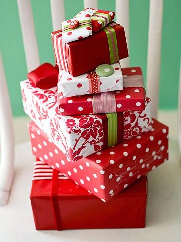 Pinterest Christmas Wrapped Presents, Gift Wrapper, Unique Gift Wrapping, Creative Gift Wrapping, Professional Gifts, Holiday Crafts Christmas, Christmas Crafts Decorations, Wrapping Ideas, Noel Christmas