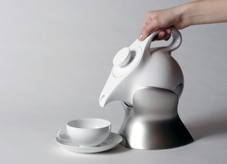 Lazy teapot by Lotte Alpert  http://www.yankodesign.com/2007/06/01/the-lazy-teapot-by-lotte-alpert/ Modern Tea Pot, High Tech Gadgets, Cooking Gadgets, Porcelain Teapot, Gadgets And Gizmos, Interior Modern, Cool Kitchen Gadgets, Cool Inventions, Home Gadgets