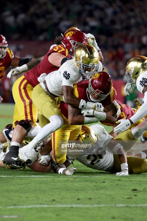 USC Trojans running back Austin Jones is tackled by Notre Dame... News Photo - Getty Images Usc Trojans Football, Usc Trojans, Running Back, Ncaa Football, Notre Dame, Ncaa, Austin, Getty Images, Resolution