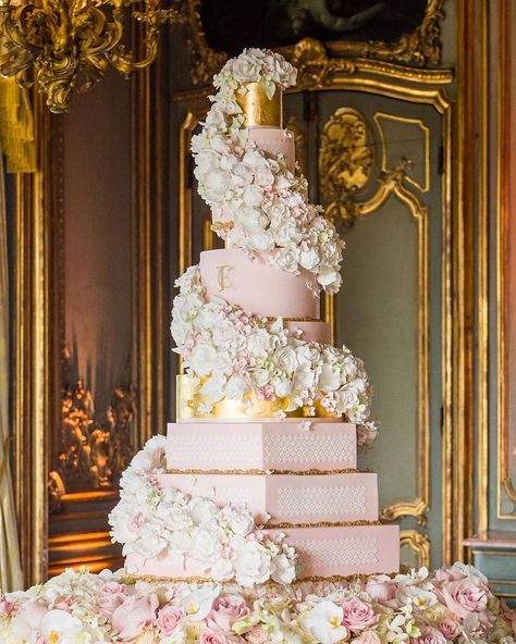 Purveyors Of Luxury Cakes’s Instagram photo: “One of our all time favourites, this 10-tier wedding cake for Carl and Kiko's wedding at @clivedenhouse boasted a Cascade of delicately…” British Country House, Huge Wedding Cakes, Cliveden House, Fancy Wedding Cakes, Extravagant Wedding Cakes, Big Wedding Cakes, Wedding Cakes Elegant, Dream Wedding Cake, Luxury Wedding Cake