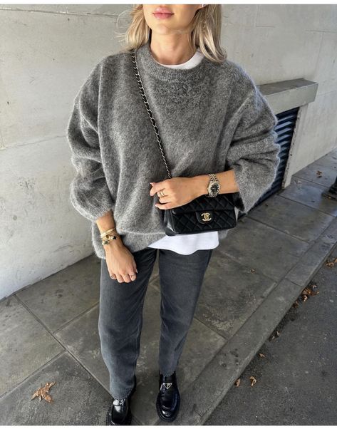 Grey Sweater White Shirt, Grey Sweater With Jeans, Grey Crew Neck Sweater Outfit, Grey Knit Outfit, Grey Oversized Sweater Outfit, Grey Knitted Sweater Outfit, Dark Grey Sweater Outfit, Grey Knit Sweater Outfit, Light Grey Sweater Outfit