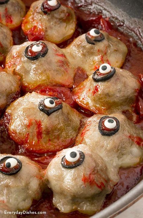 Halloween Cocktail Meatball Eyes Halloween Meatballs, Cocktail Meatball Recipes, Scary Halloween Food, Recetas Halloween, Cocktail Meatballs, Jellied Cranberry Sauce, Eyes Halloween, Halloween Cocktail, Halloween Appetizers