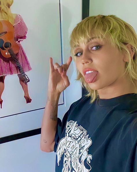 miley cyrus (fan acc) on Instagram: “adulting is hard” Miley Cyrus Selfie, Miley Cyrus Icon, Rock N Roll Baby, Miley Cyrus Fan, Dolly Parton, Miley Cyrus, Rock N, Rock N Roll, Songs