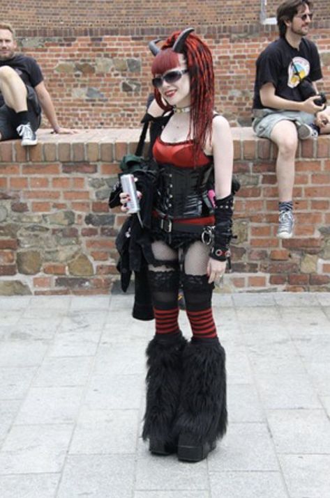 Goth Industrial Fashion, Rivethead Fashion, Emo Rave Outfit, Mallgoth Outfits, Cybergoth Outfits, Cybergoth Fashion, Industrial Goth, Y2k Early 2000s, Rave Fit