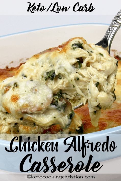 Chicken Alfredo Casserole - Keto and Low Carb A casserole of chicken, mushrooms and spinach swimming in creamy Alfredo sauce and baked with gooey cheese on top! #ketorecipes #keto #lowcarb #ketodiet #ketoeasycasserole #lowcarbdiet #ketogenic #lowcarbchickencasserole #lowcarbrecipes #ketocasserole #glutenfree #ketochickencasserole #ketocookingchristian Alfredo Casserole, Salsa Alfredo, Chicken Alfredo Casserole, Keto Chicken Recipes, Keto Chicken Casserole, Dip Easy, Low Carb Casseroles, Low Carb Diet Recipes, Keto Cooking