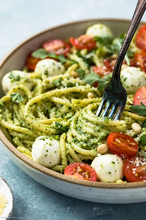 Make Pesto, Arugula Recipes, Plats Healthy, Pasta Al Pesto, Arugula Pesto, Pesto Pasta Recipes, Healthy Food Dishes, Healthy Lifestyle Food, Healthy Food Motivation