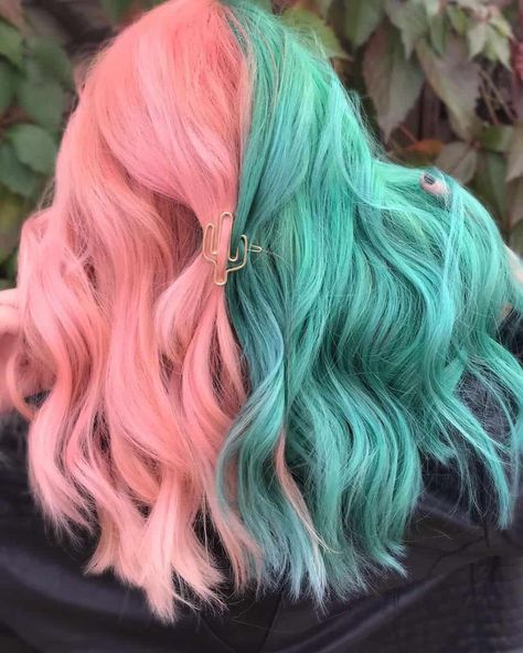 Half Hair Dye, Split Hair Color Ideas, Split Hair Color, Split Dye, Split Hair, Green And Pink, Hair Dye, Hair Color Ideas, Hair Colors