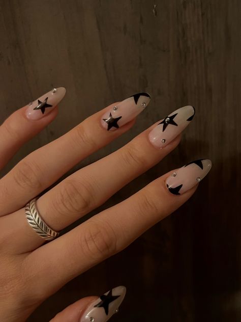 Nail Inspiration Stars, Cute Star Nail Designs, Gem Nail Ideas, Nail Inspo Gems, Star Themed Nails, Star Nails Coffin, Nails Stars Design, Star Nails Black, Reputation Nails