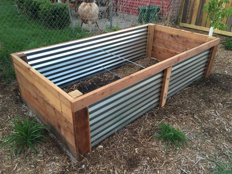 Reclaimed redwood and corrugated steel raised garden bed. Threaded metals rods used through the middle. Garden Bed Layout, Beds Ideas, Beds Diy, Diy Garden Bed, Building Raised Garden Beds, Metal Raised Garden Beds, Vegetable Garden Raised Beds, Building A Raised Garden, Galvanized Sheet