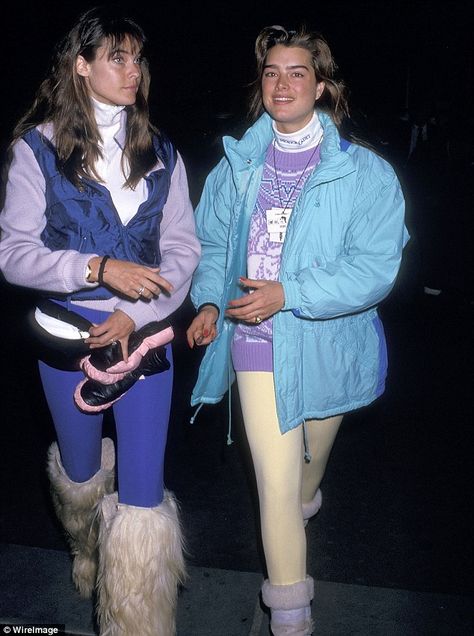 Vintage Ski Outfit, Carol Alt, Apres Ski Outfits, Apres Ski Party, French Girl Chic, Retro Ski, Ski Outfit, Brooke Shields, Ski Fashion