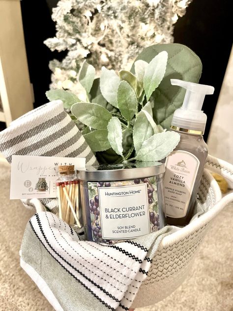 Closing Gift Basket, Family Gift Baskets, Luxury Gift Basket, Homemade Gift Baskets, Housewarming Gift Baskets, Best Housewarming Gifts, Decorative Baskets, Closing Gift, Closing Gifts