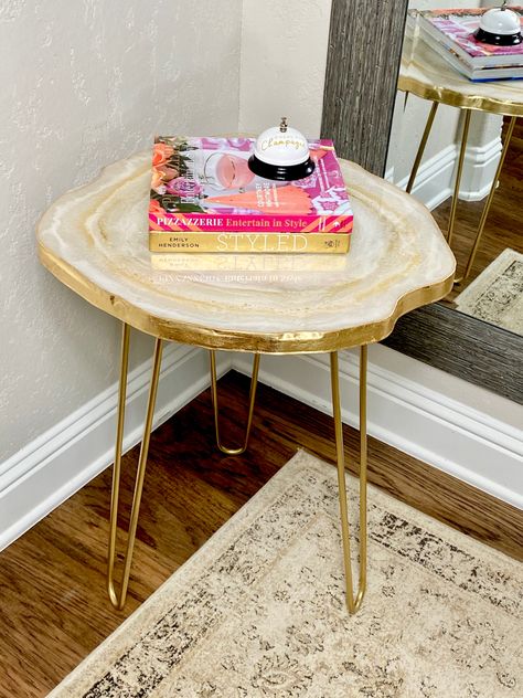 Round Marble Table, Living Room Clocks, Agate Table, Stylish Side Table, Resin Geode, Gold Hair Pin, Epoxy Resin Table, Deco Originale, Decorative Table