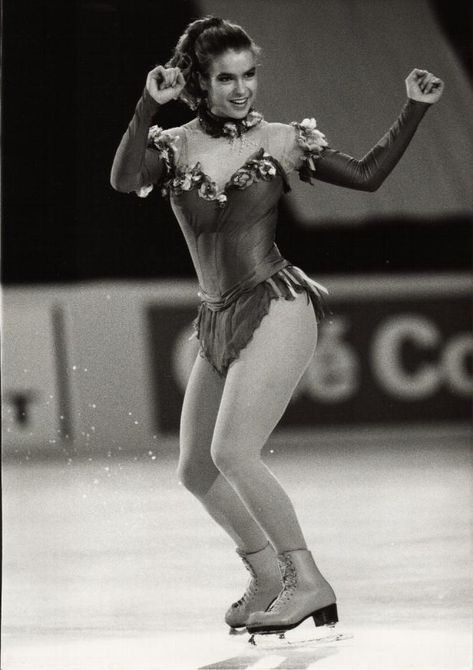 Katharina Witt, Katarina Witt, Stars On Ice, Kelly Brook, Olympic Champion, Sporty Girls, Ice Queen, Skating Dresses, Female Athletes