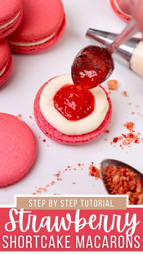 Strawberry Filling For Macarons, Strawberry Shortcake Macarons, Strawberry Macaron Filling, Strawberry Macaroons Recipe, How To Make Strawberry Macaroons, Strawberry Cheesecake Macarons, Strawberry Food Recipes, Summer Macaron Flavors, Fruity Macarons