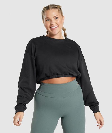 Gymshark Whitney Cropped Pullover - Black | Gymshark Lazy Outfits Sweatpants, Outfits Sweatpants, Black Crop Sweatshirt, Cute Sporty Outfits, Whitney Simmons, Comfy Fall Outfits, Outfits Athletic, Black Pullover Sweater, Rest Day