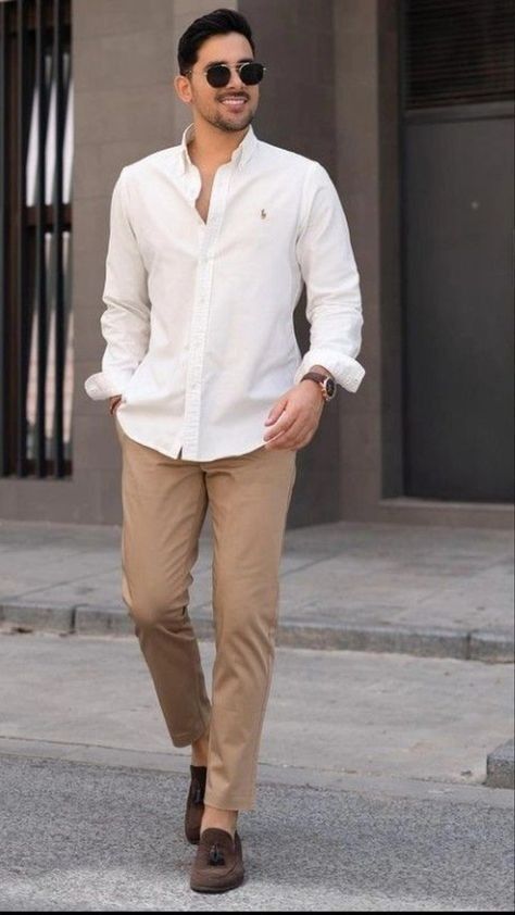 Khaki Pants Outfit Men, Cream Pants Outfit, Beige Pants Outfit, Office Old Money, Brown Pants Men, Khaki Pants Outfit, Khakis Outfit, Beige Hose, Old Money Fashion