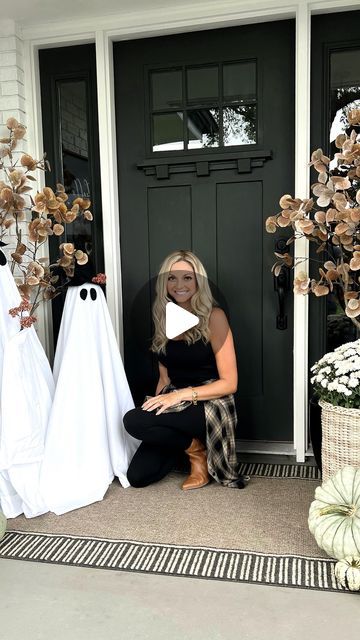 Chelsea Zutavern on Instagram: "DIY ghosts vs. Pottery Barn ghosts!🤍 My back ordered pottery barn ghosts literally shipped the day after I decided to just make my own. Mine cost around $30 to make, I already had tomato cages. The pair of Pottery Barn ghosts are $100. I love them both and now have a little ghost family.🤍 Which would you choose DIY or buy them? . . #ghost #diyghost #potterybarn #potterybarndupe #halloweendecor #spookyseason #falldecor #gilmoregirls #diy #diyhomedecor" Light Up Ghost Front Porch, Ghost For Porch, Ghosts For Front Porch, Diy Lit Ghosts, Diy Ghost Decoration Outdoor, Ghost Front Porch Decor, Ghost Porch Decor, Pottery Barn Ghost Diy, Outdoor Ghost Diy