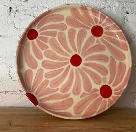 Sun Pottery Painting Ideas, Handpainted Plate Ideas, Dishwear Aesthetic, Ceramic Plate Design, Pottery Painting Ideas Mugs, Pottery Painting Ideas Bowls, Pottery Painting Ideas Easy, Ceramic Plates Designs, Clay Cafe