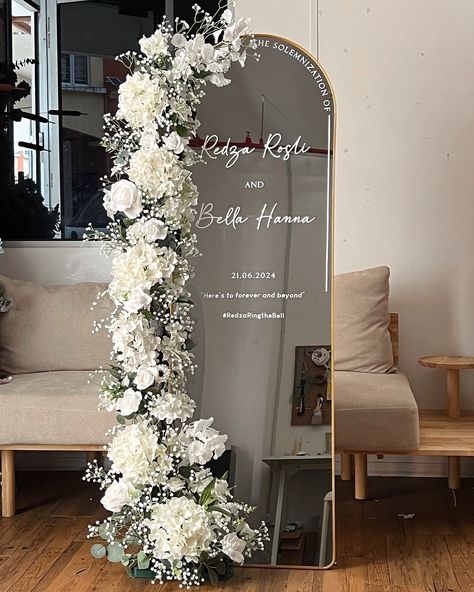 MIRROR WELCOME BOARDS | Standing Arch Mirror Welcome Board for Redza Rosli & Bella Hanna #redzaringthebell | Instagram Pretty Wedding Decor, Mirrored Welcome Sign, Standing Wedding Decorations, Mirror Wedding Decoration, Arch Mirror Welcome Sign, Nikkah Welcome Sign Mirror, Mirror For Wedding Decor, Welcome Board Wedding Ideas, Wedding Florals Arch