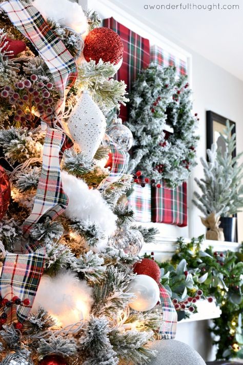 Red, Green and Plaid Christmas Tree - A Wonderful Thought Red Tree Christmas, Christmas Tree Inspiration Red And Gold, Christmas Tree Inspiration White, Tartan Plaid Christmas, Red Christmas Decor, Plaid Christmas Decor, Cabin Christmas, Lodge Cabin, Christmas Tree Decorations Diy