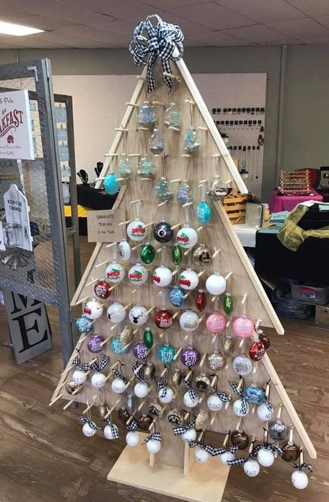 Craft Fair Display Table, Booth Display Ideas Diy, Christmas Shop Displays, Craft Booth Design, Craft Fair Table, Craft Fair Booth Display, Christmas Booth, Craft Market Display, Craft Booth Display