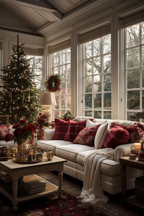 ❤️💚 - 365 Days of Christmas Cozy Christmas Living Room, Lights Aesthetic, Christmas Apartment, Glam Living Room, Christmas Decorations Living Room, Christmas Interiors, Christmas Living Rooms, Sunrooms, Christmas Room