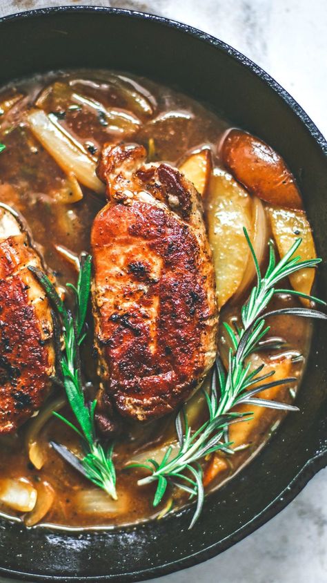 Close up of browned pork chops in a skiller with rosemary and pear and ginger sauce. Cast Iron Pork Chops, Skillet Pork Chops, Pan Fried Pork Chops, Fried Pork Chops, Honey Garlic Sauce, Ginger Sauce, Sweet Potato Breakfast, Pear Recipes, Dinner Inspiration