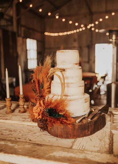 Western Rustic Boho Wedding, Western Vowel Renewal, Western Themed Wedding Cakes, Country Rustic Wedding Cake, Country Themed Wedding Cake, Western Theme Wedding Cake, Western Cake Toppers Weddings, Cowboy Wedding Decorations Centerpieces, Western Wedding Head Table Ideas