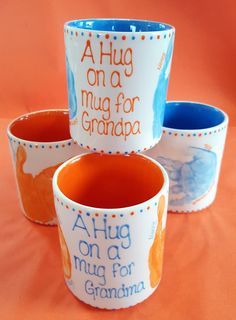 Hug on a Mug for Gra Diy Christmas Mugs, Pottery Diy, Grandparents Day Crafts, Prints Ideas, Diy Gifts For Men, Baby Art Projects, Grandparents Day Gifts, Hand Prints, Mothers Day Crafts For Kids