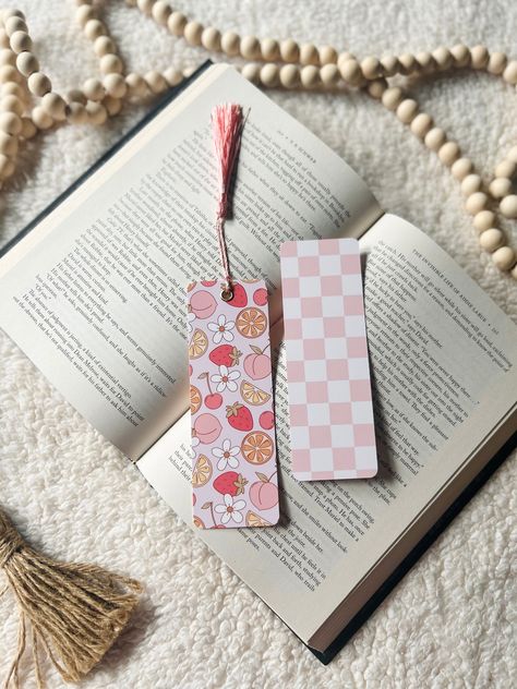 - these bookmarks are a thick cardboard with a glossy finish on the front - they measure 2" by 6"  - all of these bookmarks look the exact same - they will not vary on design from bookmark to bookmark - follow along on instagram @markitlikeitshot ADD TASSELS TO YOUR BOOKMARKS: https://www.etsy.com/listing/1523592625/add-on-tassels-to-your-bookmarks-tassel BUNDLE & SAVE: https://www.etsy.com/listing/1289686314/bundle-save-bookmarks-bulk-bookmarks Taking care of your bookmark: Treat your bookmark with care - it should hold up well due to the thickness of the bookmark!  If you are unsatisfied with your bookmark for any reason please contact me and I will work with you! ♥️ SHIPPING: I will use and envelop and ship with USPS for flat item orders so you will not get a tracking number.  Please co Preppy Bookmark Ideas, Diy Aesthetic Bookmarks, Pastel Bookmarks, Book Mark Cute, Bookmark Design Ideas, Fruit Bookmark, Bookmarks Aesthetic, Pink Bookmark, Best Bookmarks