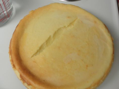 Sandy's Kitchen: How to Fix a Crack in a Cheesecake and Decorate It? Decorate Cheesecake Ideas, Decorate Cheesecake, Decorate A Cheesecake, Cheesecake Decoration, Cheesecake With Whipped Cream, Cheesecake Toppings, Easy Cheesecake Recipes, Easy Cheesecake, Cake Icing