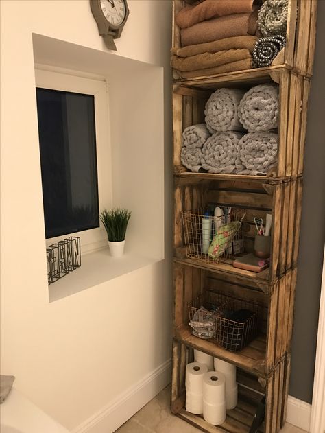 Wooden Crate Bathroom Storage, Wood Crate Ideas Home Decor, Crate Shelving Ideas, Crates In Bathroom, Wooden Crate Shelves Bathroom, Wooden Crate Bathroom Ideas, Diy Wood Crate Shelves, Wooden Crate Projects Diy, Farmhouse Crate Decor