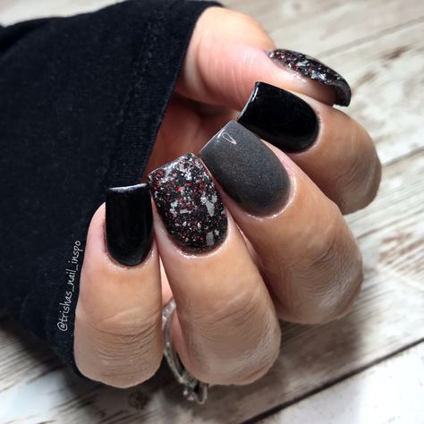 Dark Color Dip Powder Nails, Dip Nail Ideas Dark Colors, Winter Nails Dip Powder Colors 2023, Halloween Dip Powder Nails, Dip Powder Nails Halloween, Dip Powder Nails Black, Black Dip Powder Nails Short, Fall Nail Colors Dip Powder Sns, Dark Dip Powder Nails