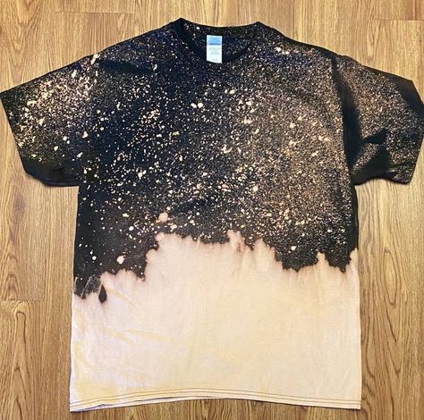 Bleaching Black Sweatshirt Diy, Bleaching Shirts Diy Tutorials, Splatter Dye Shirt Diy, Painted T Shirts Ideas Design, Ombre Bleach Shirt Diy, How To Bleach A Black Shirt, Bleach Shirt Patterns, Clorox Tshirt Bleach Art, Bleach On Black Shirt