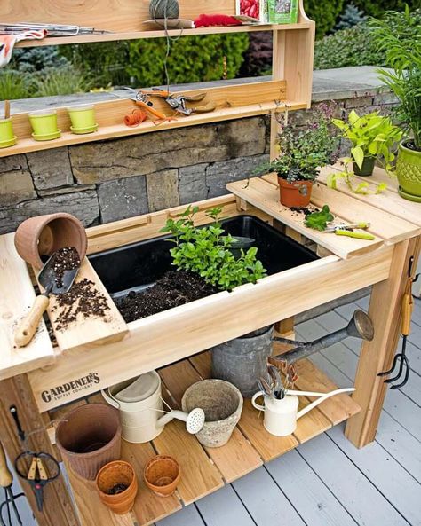 Garden Workstation with Hidden Potting Soil #diy #potting #bench #garden #decorhomeideas Planting Station Potting Tables, Planting Bench, Garden Table Plans, Potting Benches Diy, Potting Bench Ideas, Diy Potting Bench, Potting Bench Plans, Potting Station, Outdoor Potting Bench