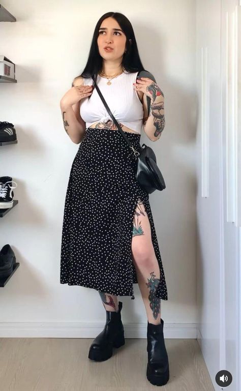 Curvy Inspired Outfits, Japan Street Style Plus Size, Plus Size Edgy Outfits Summer, Goth Cottagecore Outfits, Grown Up Goth, Mid Size Alternative Fashion, Big Tummy Outfits For Women, Plus Size Everyday Outfits, Look Grunge