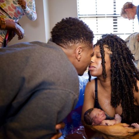 Black woman childbirth, homebirth, natural birth, unmedicated birth Water Birth Black Women, Water Birth Photography, Childbirth Photos, Home Birth Photography, Unmedicated Birth, Birth Pictures, Ebony Love, Black Motherhood, Cute Pregnancy Pictures