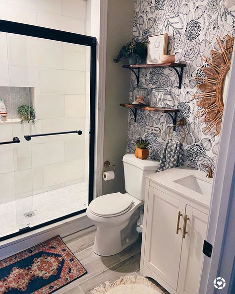 Laurie | TheGlamFarmhouse.com on Instagram: “Question: and it’s super random. Do you wash the bottom of your feet in the shower? Nick and I were having a conversation and he says he…” Wallpaper Half Bath, Half Bathroom Wallpaper, Half Bath Wallpaper, Half Bathroom Decor Ideas, Small Half Bathroom, Half Bathroom Decor, Hall Bathroom, K Wallpaper, White Bath